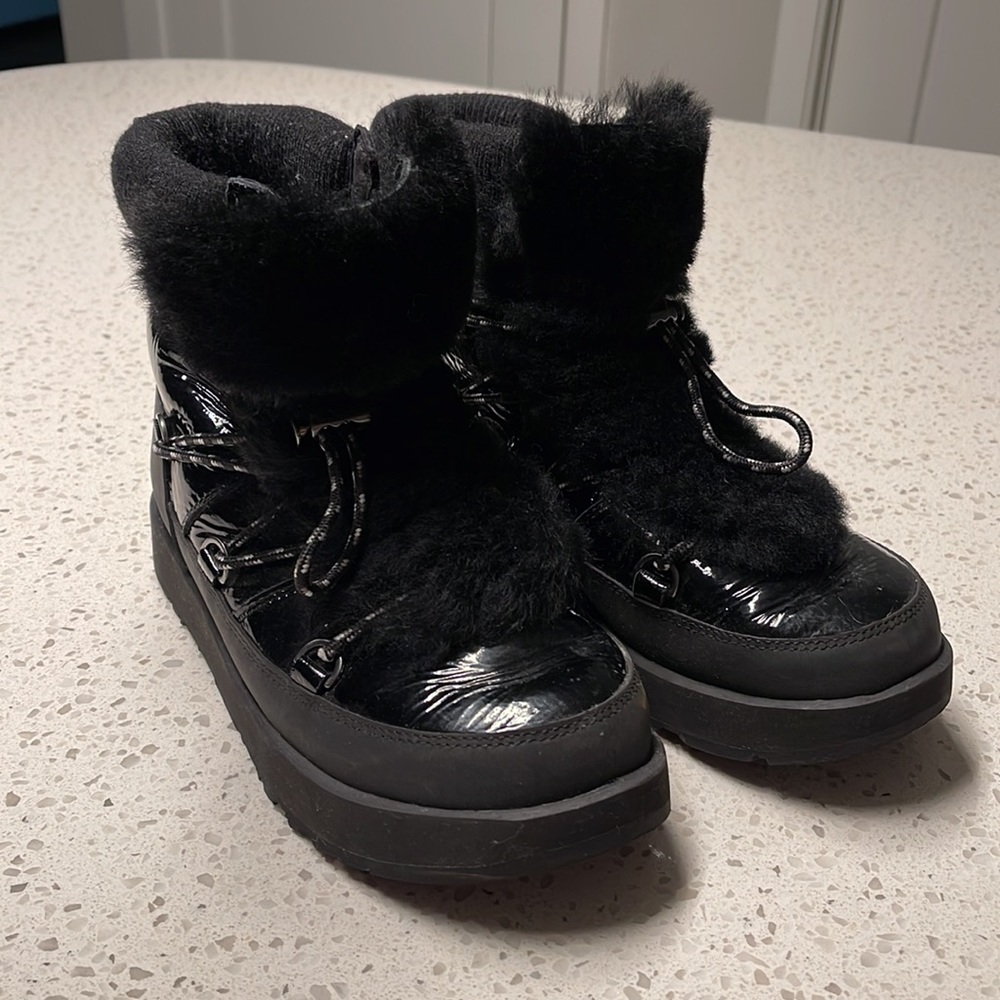 UGG BOOTIES